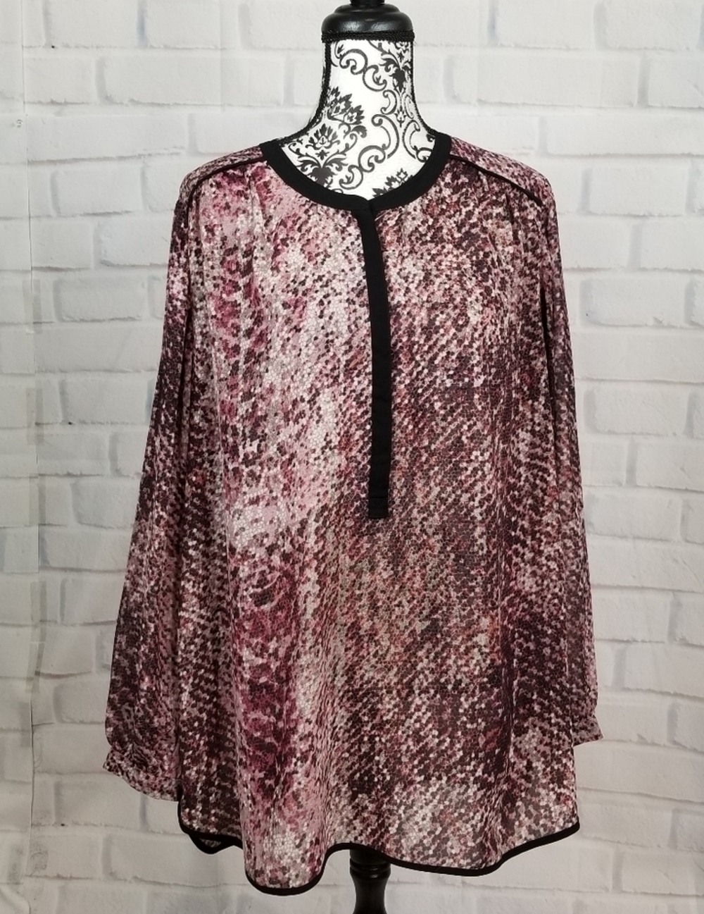 DKNY sz 2x long sleeve geo print semi sheer top